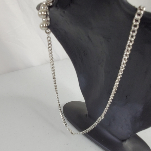 Faux Pearl and Rhinestone Necklace and Earrings NWOT - Picture 8 of 9